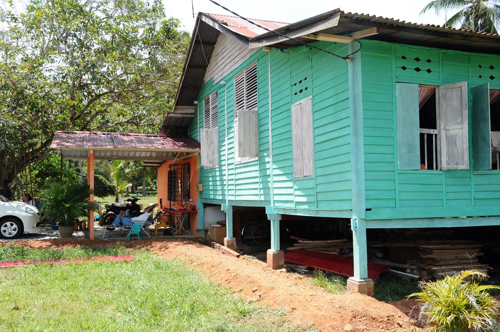 Warna Cat Rumah Panggung Kayu Hijau