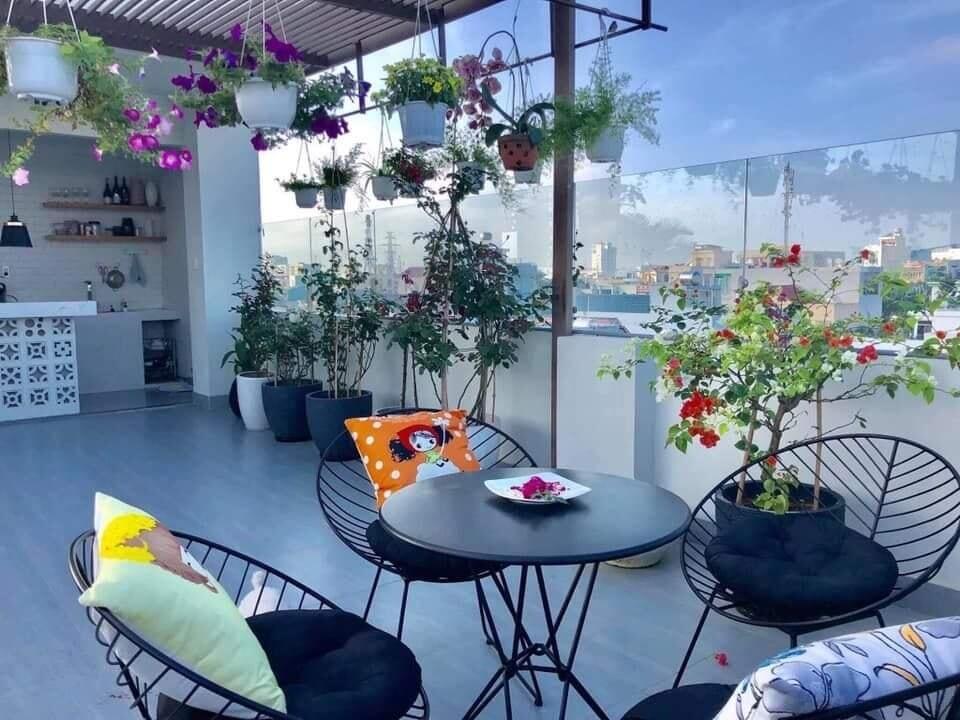 Teras rooftop dan dapur terbuka