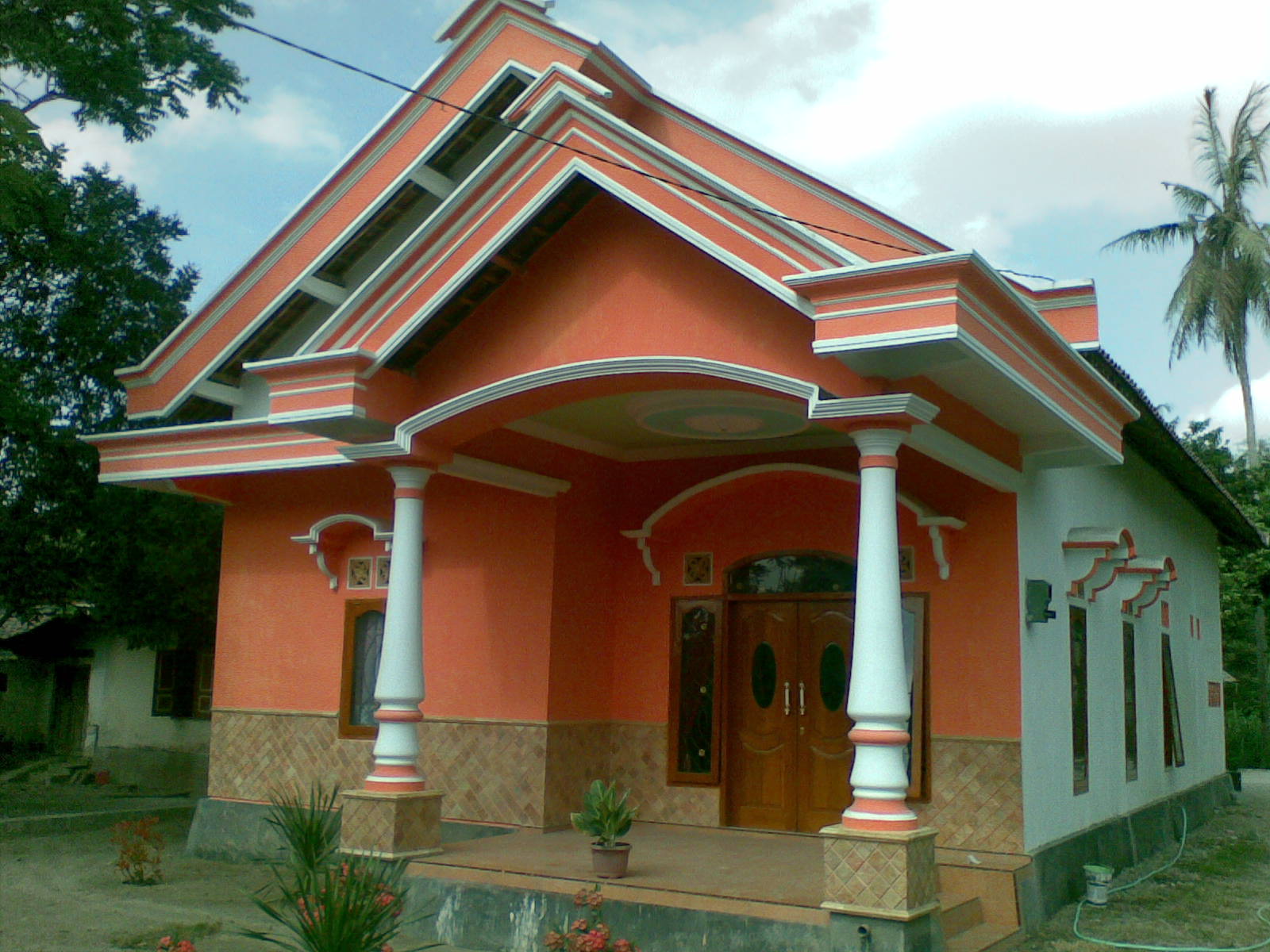 Bentuk Atap Teras Depan Rumah Melengkung