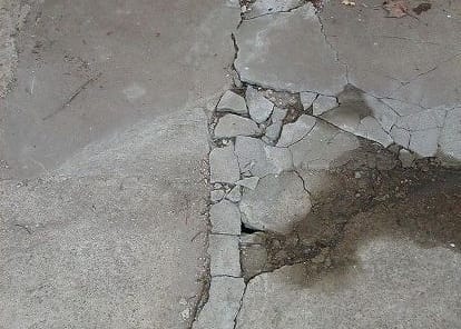 Identifikasi Jenis Kerusakan sebagai langkah awal Cara Memperbaiki Lantai Beton yang Retak