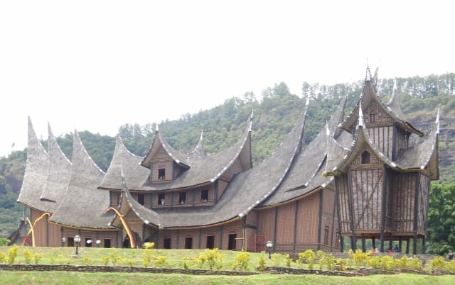 rumah adat suku Indonesia